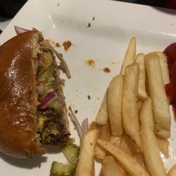 Cav's Kitchen & Cocktails - Burger with fries (excellent)