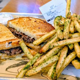 Patty Melt with seasoned fries Patty Melt with seasoned fries