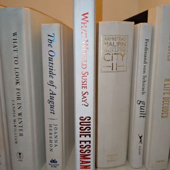 Kimpton Brice Hotel - Books in the lobby - Hotels Near Me - Savannah, Georgia Kimpton Brice Hotel - Books in the lobby - Hotels Near Me - Savannah, Georgia
