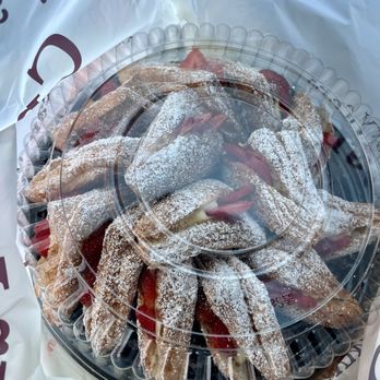Cream Pan - 14 Strawberry Croissant Tray - $32 - Bakeries Near Me - Fountain Valley, California Cream Pan - 14 Strawberry Croissant Tray - $32 - Bakeries Near Me - Fountain Valley, California