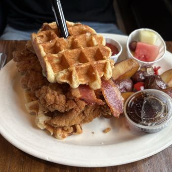 The Warren Tavern - Chicken and waffles - Bars Near Me - Charlestown, Massachusetts The Warren Tavern - Chicken and waffles - Bars Near Me - Charlestown, Massachusetts