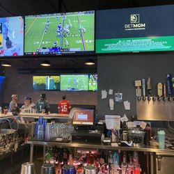 Tonno's Sports Bar and Grill - Bar area