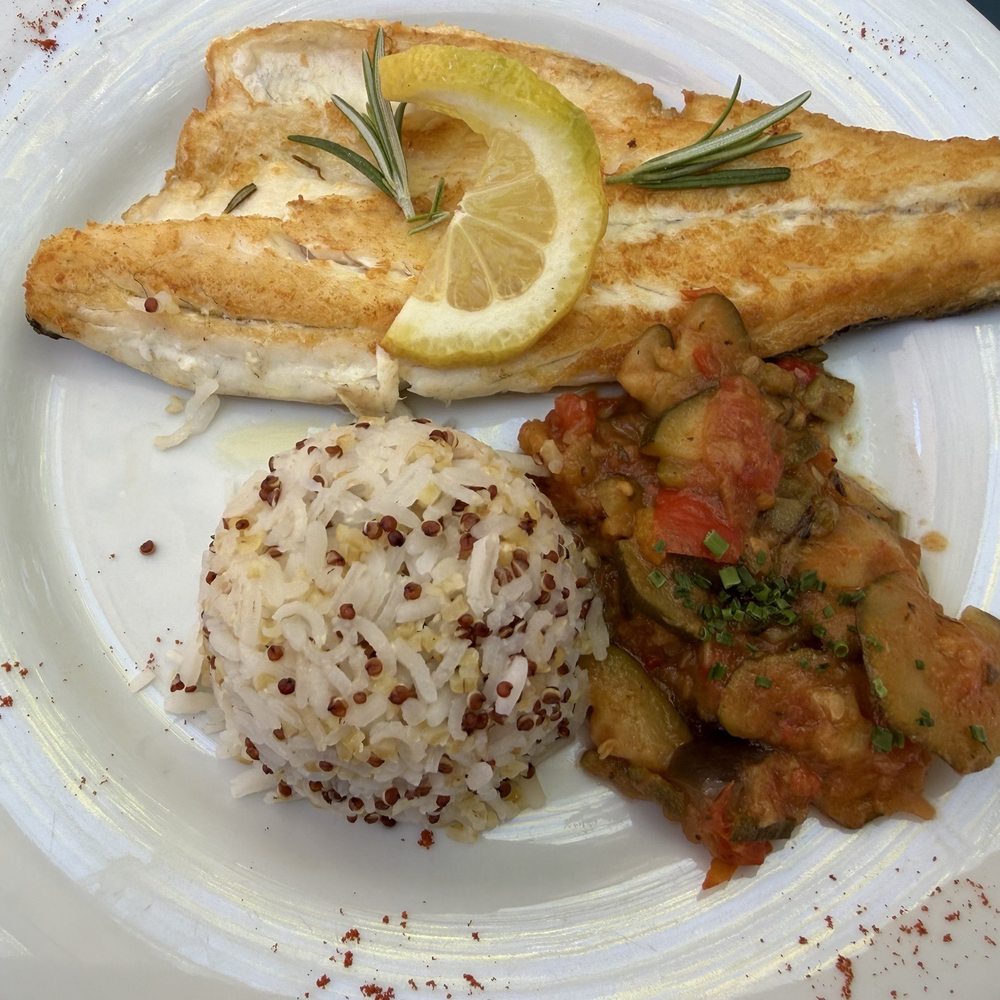 le temps des fleurs - Fish, rice, ratatouille - Restaurants Near Me - Giverny, 27 le temps des fleurs - Fish, rice, ratatouille - Restaurants Near Me - Giverny, 27