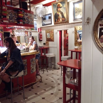 Alvarito's Bar - El Alvaritos desde la entrada. Pequeño pero muy guay! - Burgers Near Me - Getxo, BI