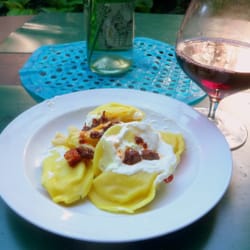 Zarewna - Eating the Pelmeni back at my place - mmmm!