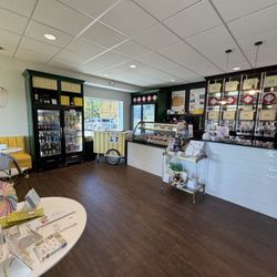 Caroline's Cakes - Inside
