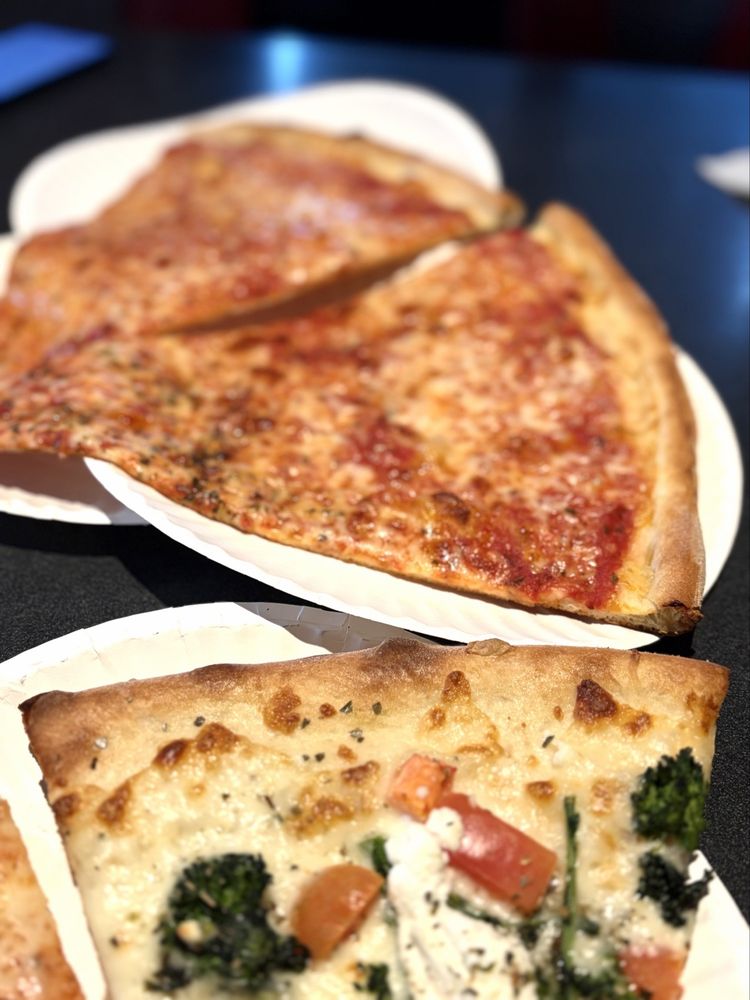 Catskill Mountain Pizza Logo
