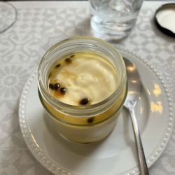 Dona Laura Vinhos & Petiscos - Passion fruit mousse