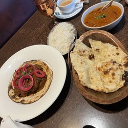 Rasoi - Garlic Naan, Lamb Sukka