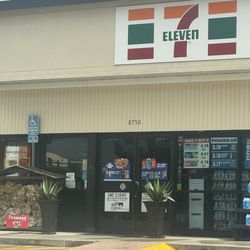 7-Eleven - Love the plants out front!