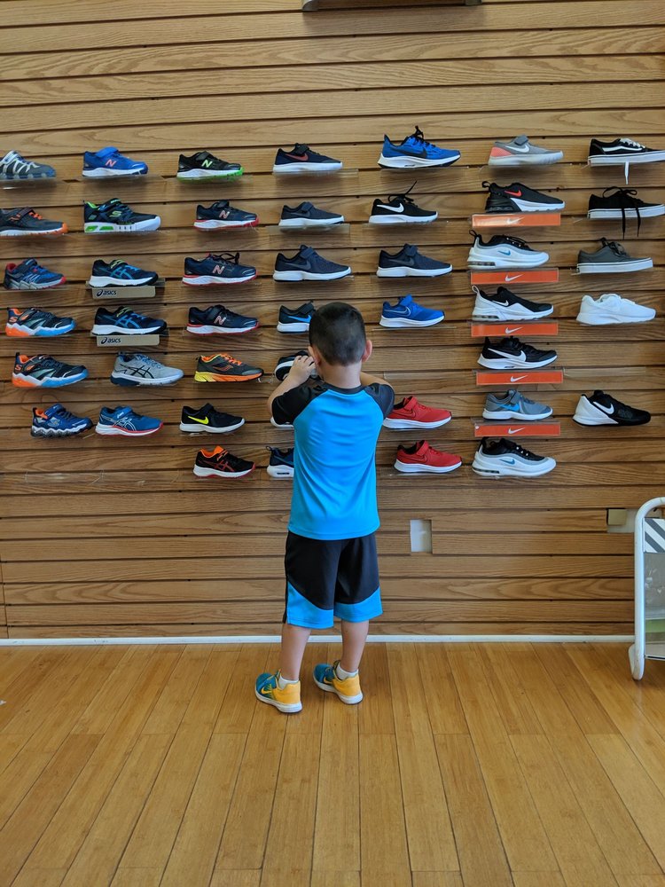 SNEAKER BARN 11 Reviews Shoe Stores 151 Chester Springs Shopping