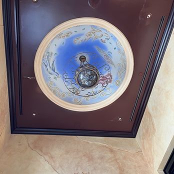 The Cheesecake Factory - Lobby's ceiling - American Near Me - Raleigh, North Carolina