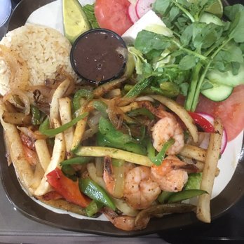 Sonsonate Grill - Shrimp Fajitas and the ugly salad - Salvadoran Near Me - Los Angeles, California