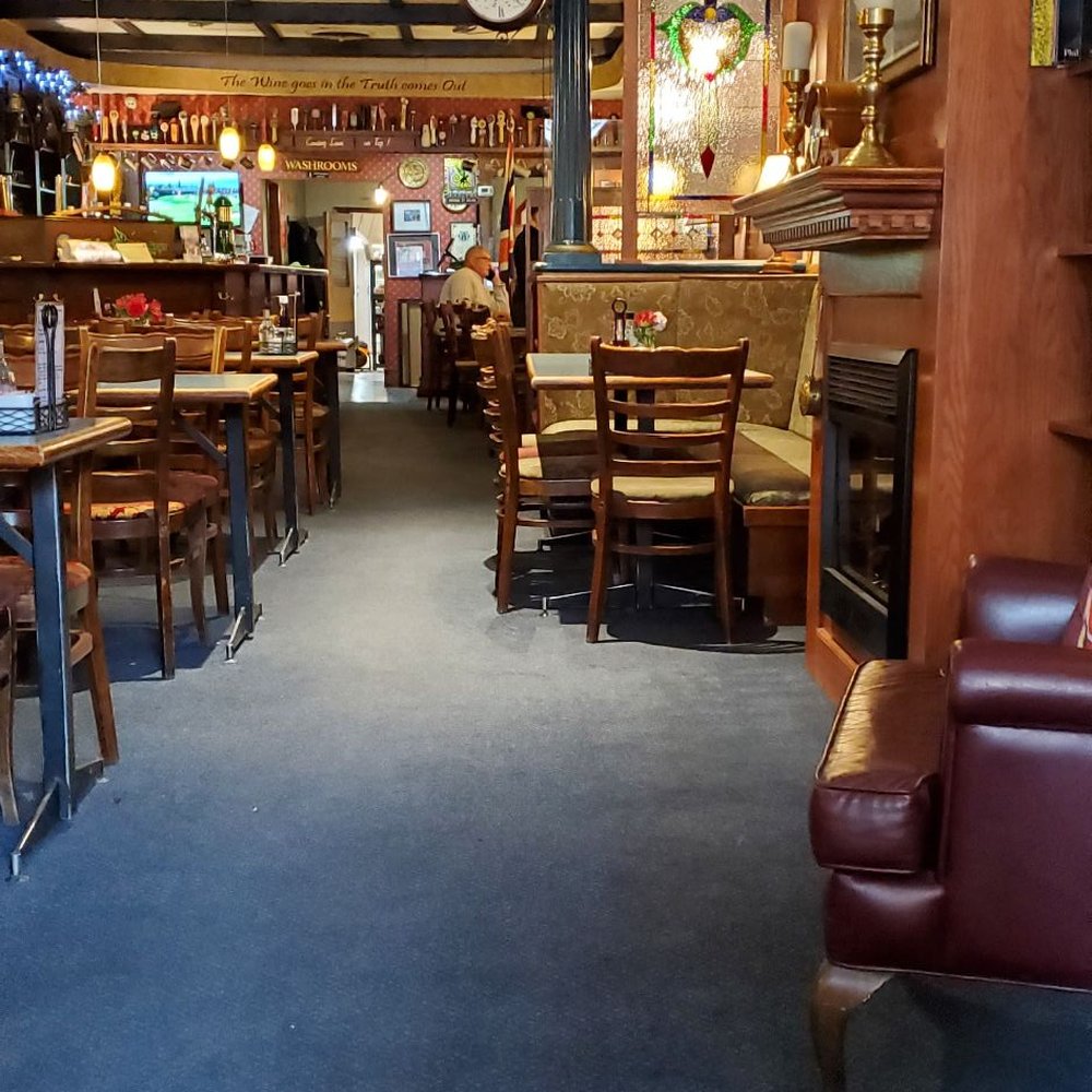 The Old English Pub - Interior - Pubs Near Me - Gananoque, Ontario