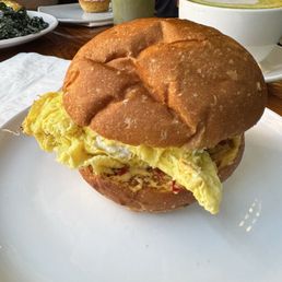 Egg sandwich (no bacon and sub goat cheese)