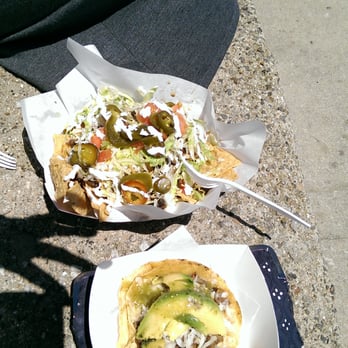 Del Campo Tacos - Mexican nachos and a steak taco with avocado and cheese added - Street Vendors Near Me - Chicago, Illinois