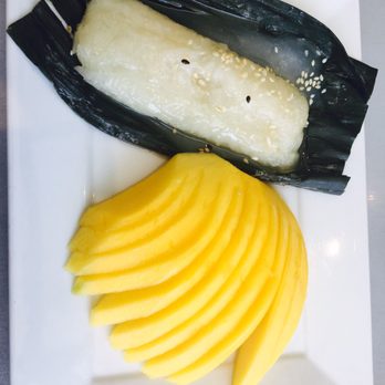 Mango Restaurant - a white plate with sliced mangos and a banana - Thai Near Me - Kingston, Ontario Mango Restaurant - a white plate with sliced mangos and a banana - Thai Near Me - Kingston, Ontario