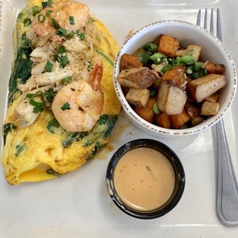 KitchenCray Cafe - Showtime Omelet w/ Hash (white & sweet potatoes with onions and peppers) - Breakfast & Brunch Near Me - Lanham, Maryland
