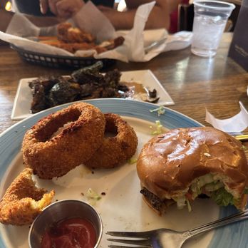 Grace O Malley’s - Build a Burger Steak House Onion Rings Chicken Wings - Irish Pub Near Me - Jersey City, New Jersey