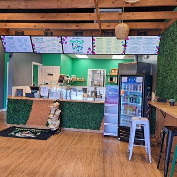 Supabowlz Cafe - Interior - Acai Bowls Near Me - Holly Springs, North Carolina