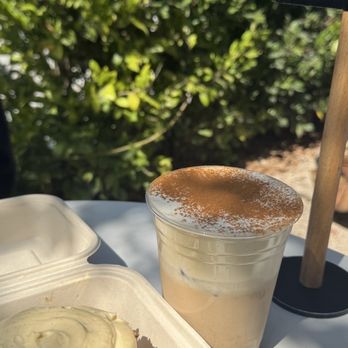 Eller Bakery - cinnamon roll, cinnamon roll latte - Bakeries Near Me - Costa Mesa, California