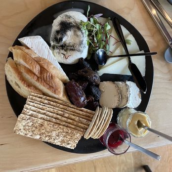 Bronzeville Winery - Cheese plate - New American Near Me - Chicago, Illinois Bronzeville Winery - Cheese plate - New American Near Me - Chicago, Illinois