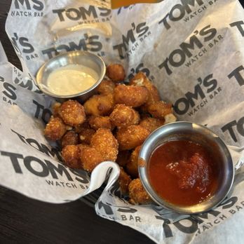 Tom's Watch Bar - Cheese curds - Sports Bars Near Me - Houston, Texas