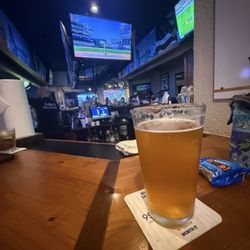 Lefty's Wings and Grill