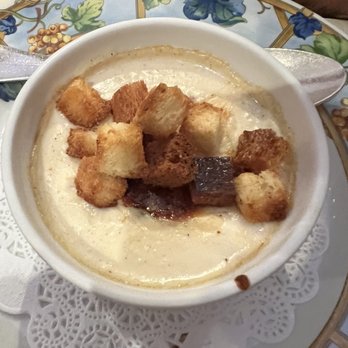 La Cave a Champagne - Another soup, this one hot. Both delicious! - Restaurants Near Me - Epernay, 51