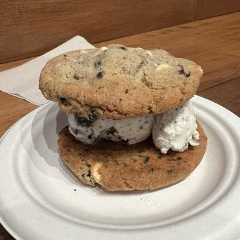 Insomnia Cookies - Desserts Near Me - Albuquerque, New Mexico