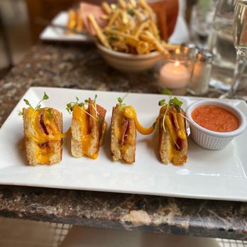 Juliette Restaurant - Grilled cheese - Bars Near Me - Brooklyn, New York Juliette Restaurant - Grilled cheese - Bars Near Me - Brooklyn, New York