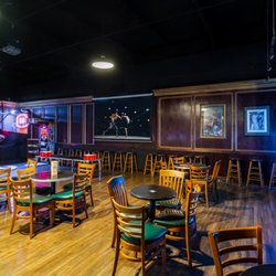 Eddie's Tavern San Antonio - Embassy Oaks - Big screens for cheering on your favorite teams