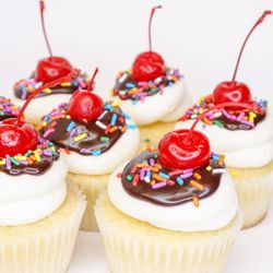 Sweethearts Confectionery - Ice cream sundae cupcakes