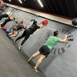 Everybody loves wall balls