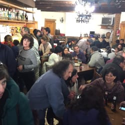 Asador La Tasca - Todo el pueblo tomando el vermut del domingo