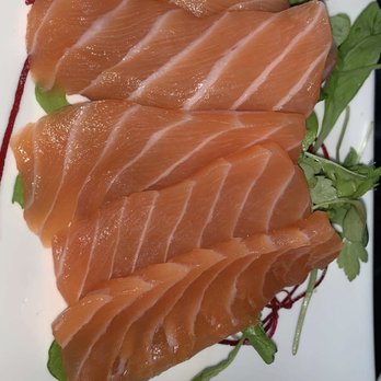 Bui Sushi - Sake sashimi 5 pieces - Sushi Bars Near Me - Malibu, California