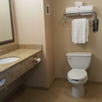 Holiday Inn Express & Suites Le Mars - Bathroom - Hotels Near Me - Le Mars, Iowa Holiday Inn Express & Suites Le Mars - Bathroom - Hotels Near Me - Le Mars, Iowa