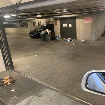 Mariposa on 3rd - Trash everywhere - Apartments Near Me - Los Angeles, California
