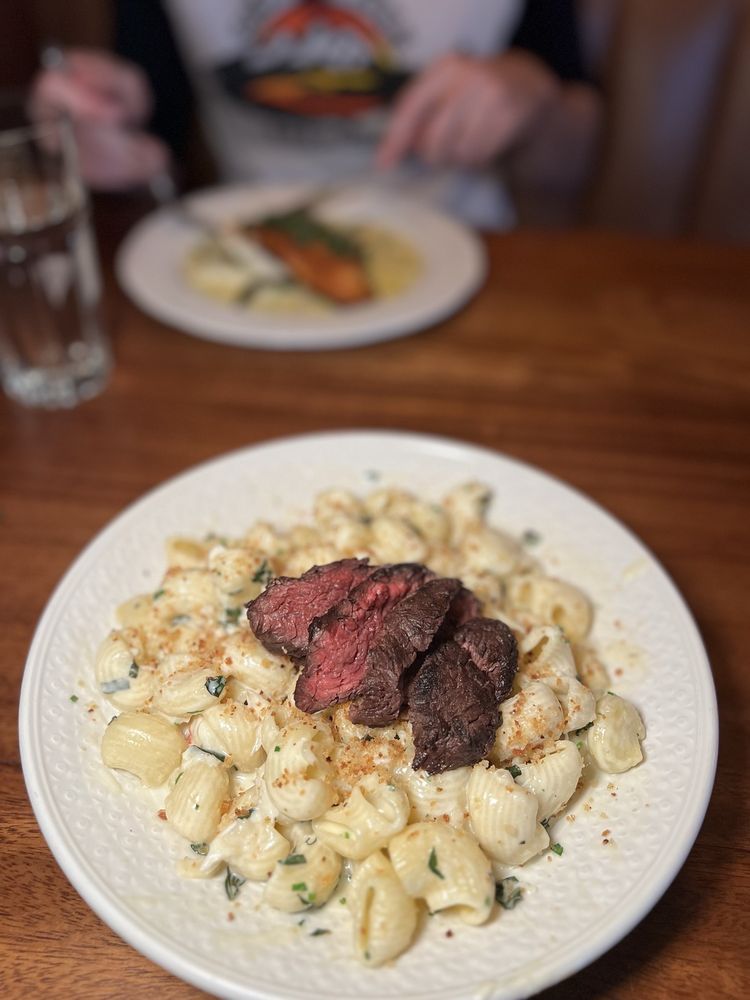 Social spots from Gin Gin's