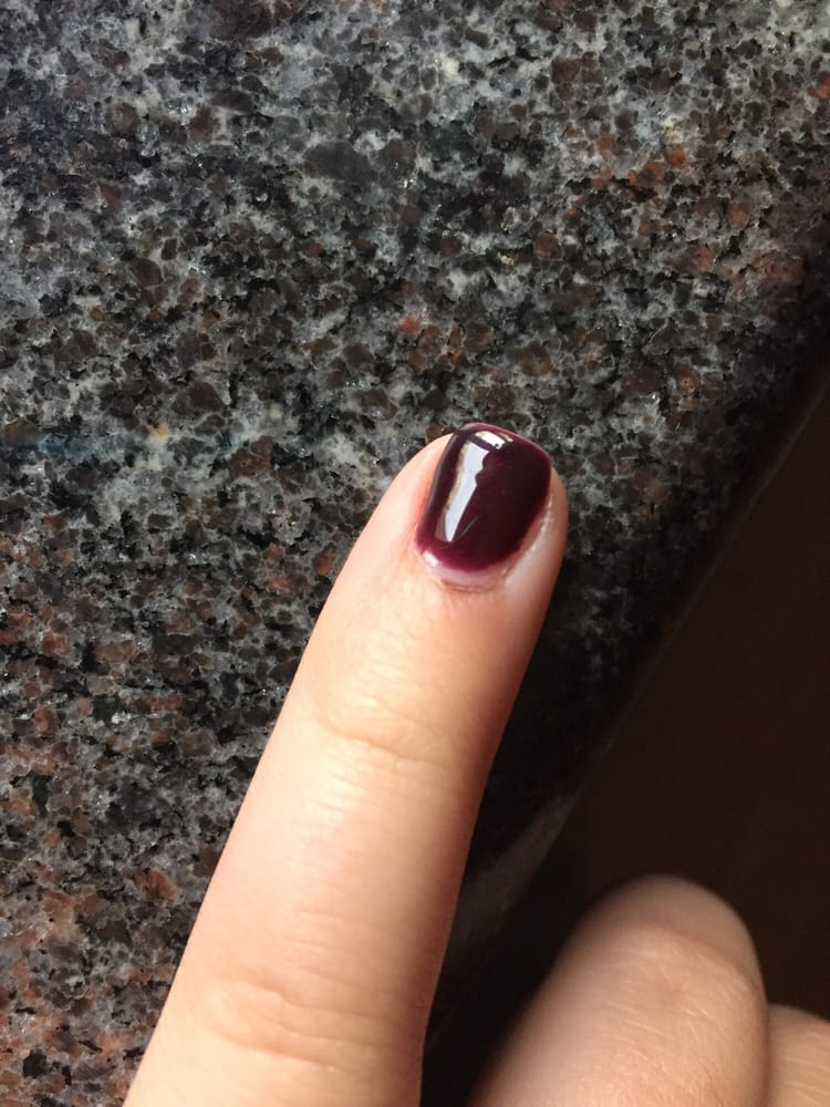 Queen Nails & Spa Logo