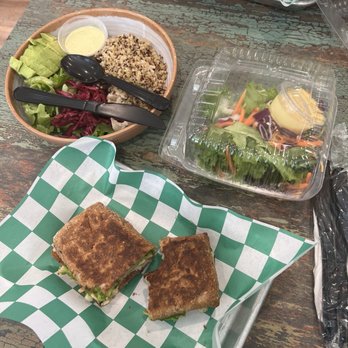 Drifters Cafe - Chicken quinoa bowl, chicken chipotle and avocado sandwich, and a salad. Very good! - Food Trucks Near Me - Wardensville, West Virginia Drifters Cafe - Chicken quinoa bowl, chicken chipotle and avocado sandwich, and a salad. Very good! - Food Trucks Near Me - Wardensville, West Virginia