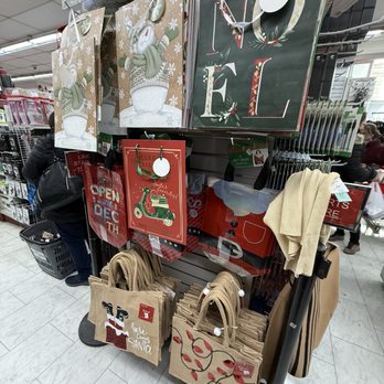 Lot-Less - Christmas gift bags - Department Stores Near Me - New York, New York Lot-Less - Christmas gift bags - Department Stores Near Me - New York, New York