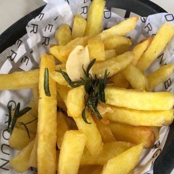 Ground Burguer - Garlic rosemary fries - American Near Me - Lisbon, 11