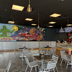 Hot Chicks House of Chicken - Interior