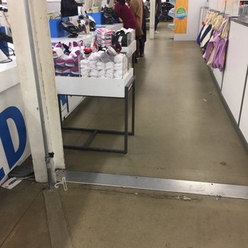 Old Navy - There were 2 cashier's when the line is backed up. - Men's Clothing Near Me - Cherry Hill, New Jersey