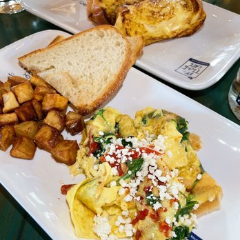 Fig Tree Cafe - Vegan Scramble & Stuffed French Toast | Instagram: gaogirlsgrubbin - Sandwiches Near Me - Pacific Beach, California