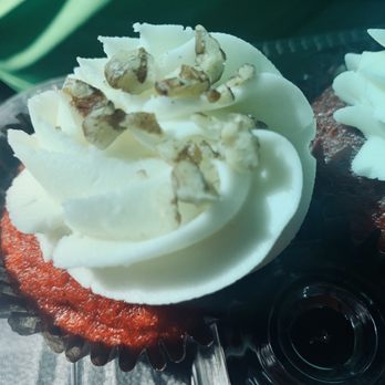E&M's Cupcakery & Creamery - Red velvet - Cupcakes Near Me - Macclenny, Florida E&M's Cupcakery & Creamery - Red velvet - Cupcakes Near Me - Macclenny, Florida