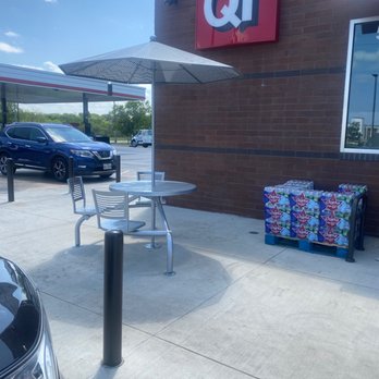 Quick Trip - Metal tables to eat at - Gas Stations Near Me - San Antonio, Texas