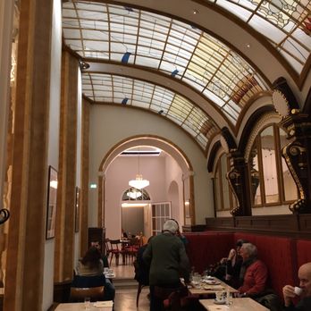 Conditorei Sluka - Interior - Patisserie/Cake Shop Near Me - Vienna, 9