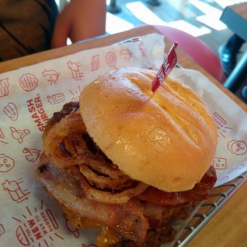 Smashburger - Cheddar bacon cheeseburger regular size - Burgers Near Me - Los Angeles, California